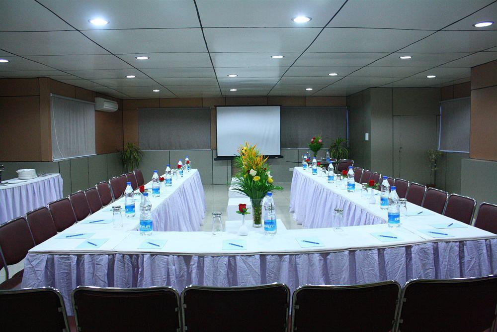 Hotel Crestwood Kolkata Luaran gambar