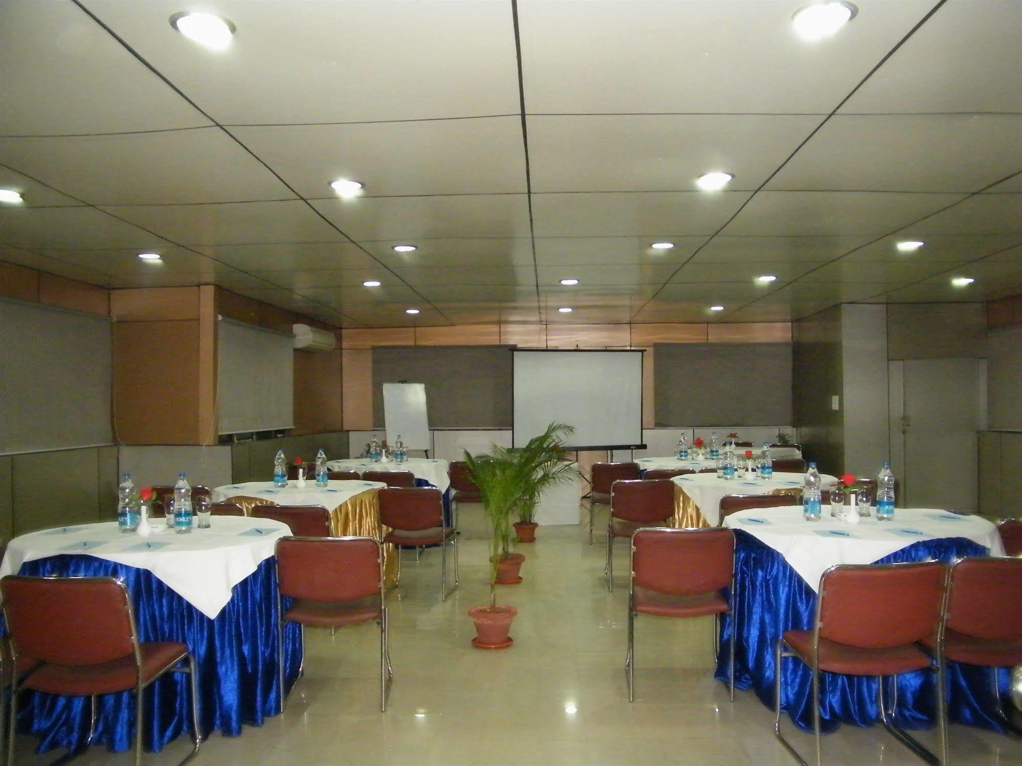 Hotel Crestwood Kolkata Luaran gambar