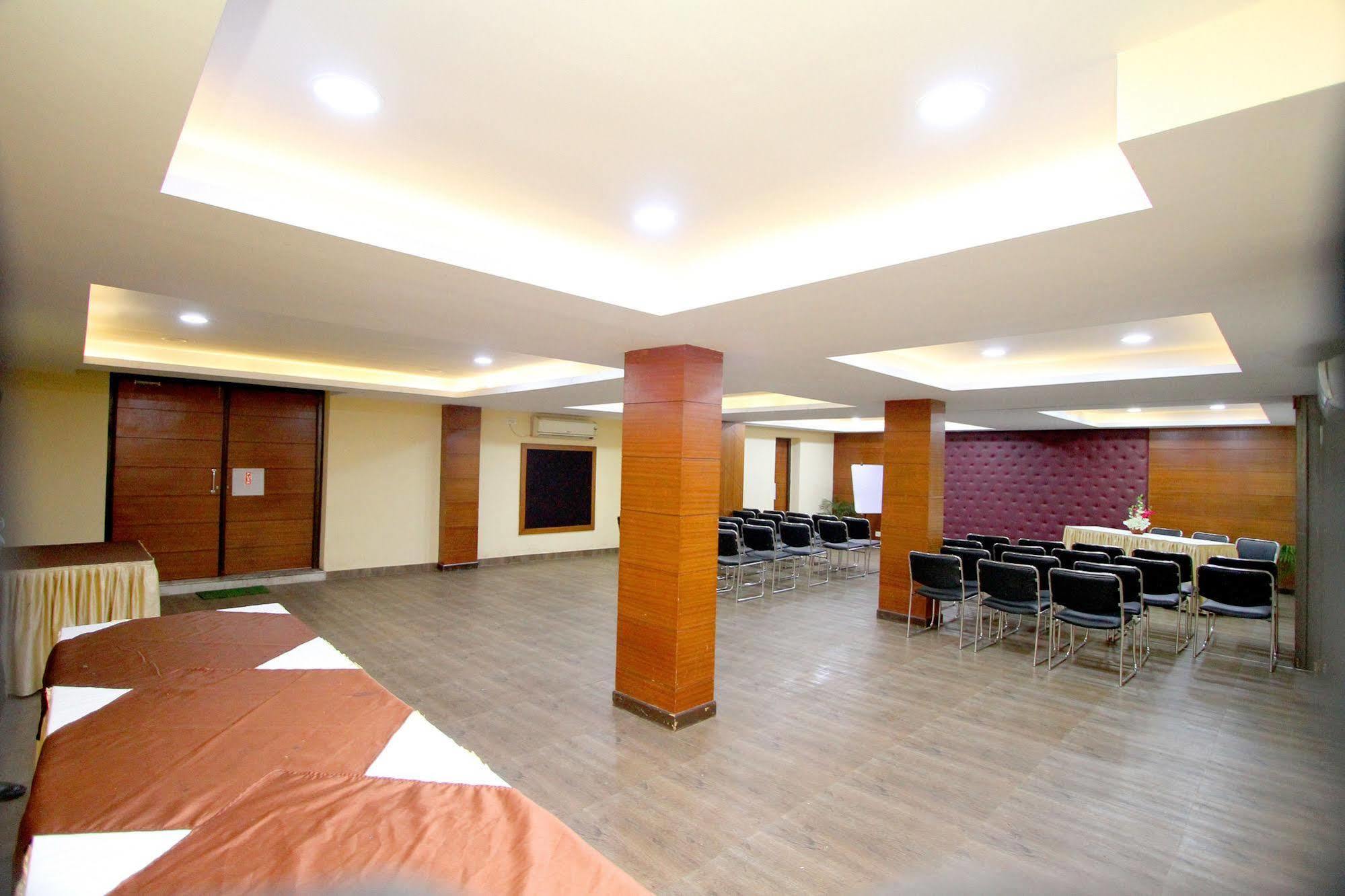 Hotel Crestwood Kolkata Luaran gambar