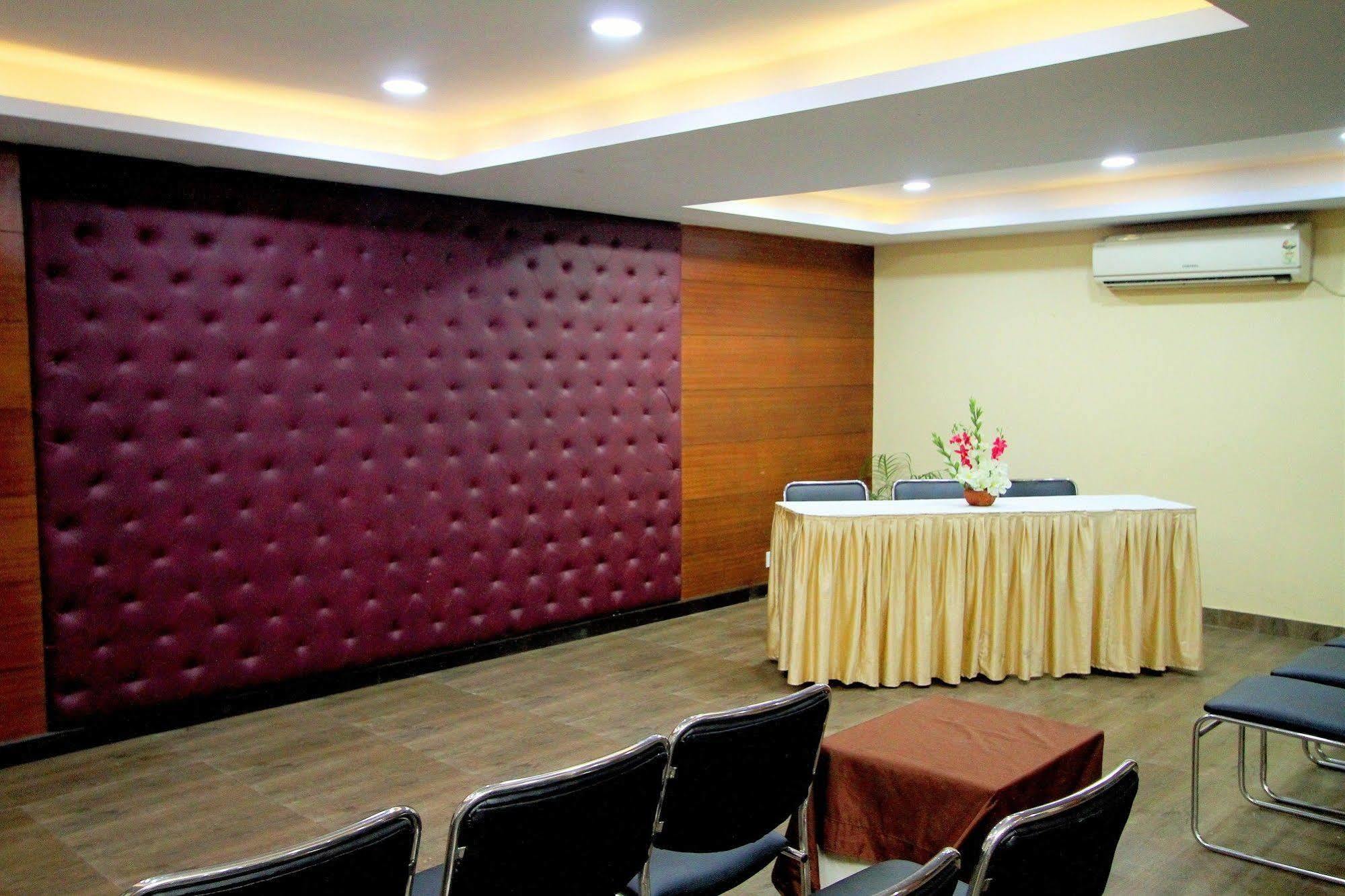 Hotel Crestwood Kolkata Luaran gambar